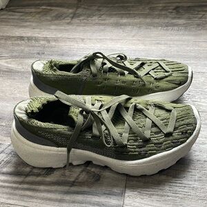 Nike 04 Shoes Womens size 8.5